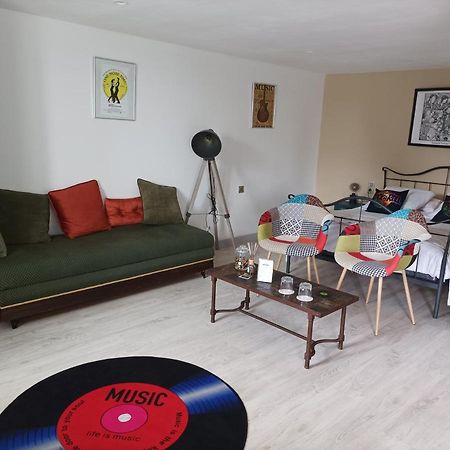 Bed and Breakfast A L Epoque Bouges  Экстерьер фото