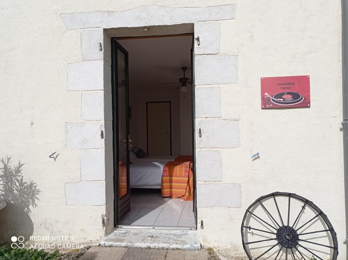 Bed and Breakfast A L Epoque Bouges  Экстерьер фото
