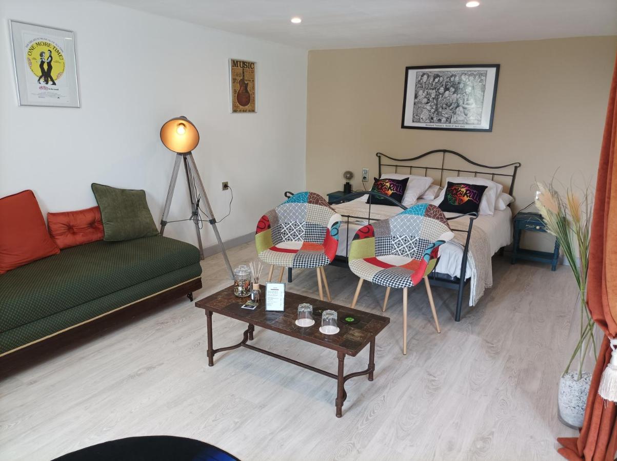 Bed and Breakfast A L Epoque Bouges  Экстерьер фото